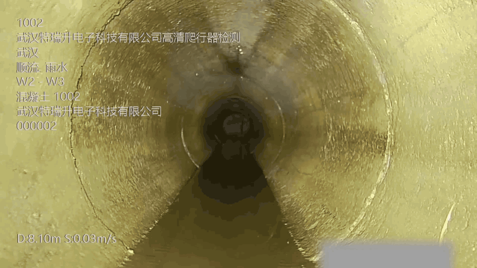 镜头抬升旋转.gif